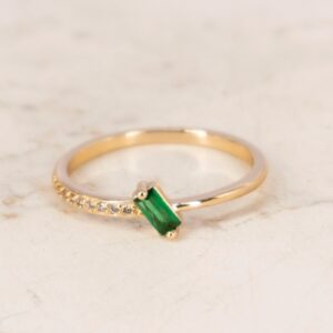 ANILLO ESMERALDA CRUZADO 1 LADO CIRCONES