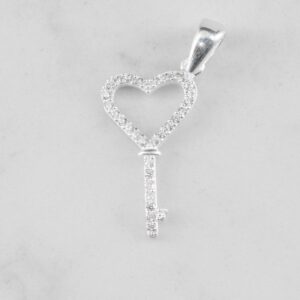 P27145-DIJE-LLAVE-CORAZON-CIRCONES-1.jpg DIJE LLAVE CORAZON CIRCONES