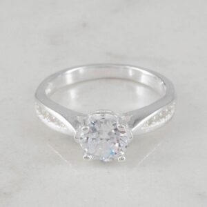 PAN321-ANILLO-SOLITARIO-CIRCON-4-PUNTAS-BANDA-CIRCONES.jpg ANILLO SOLITARIO CIRCON 4 PUNTAS BANDA CIRCONES