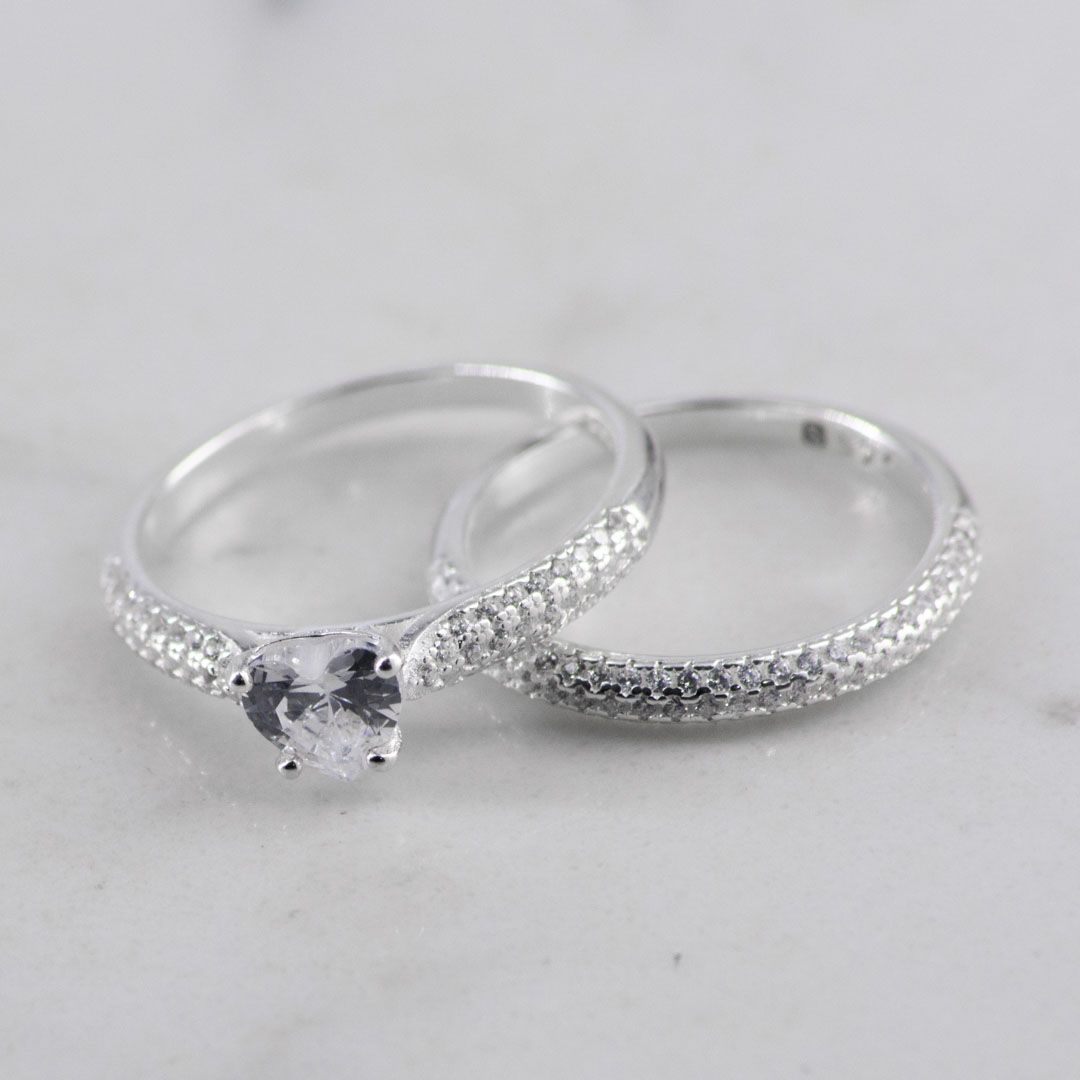 DUO ANILLOS SOLITARIO CORAZON CON BANDA CIRCONES