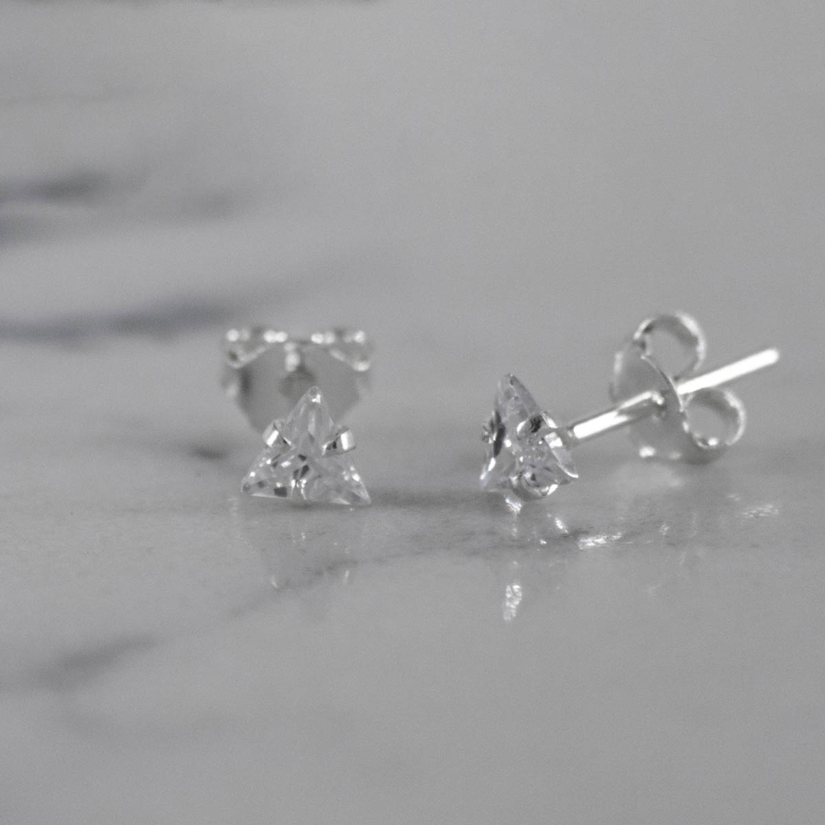 TOPO TRIANGULO CRISTAL 4MM